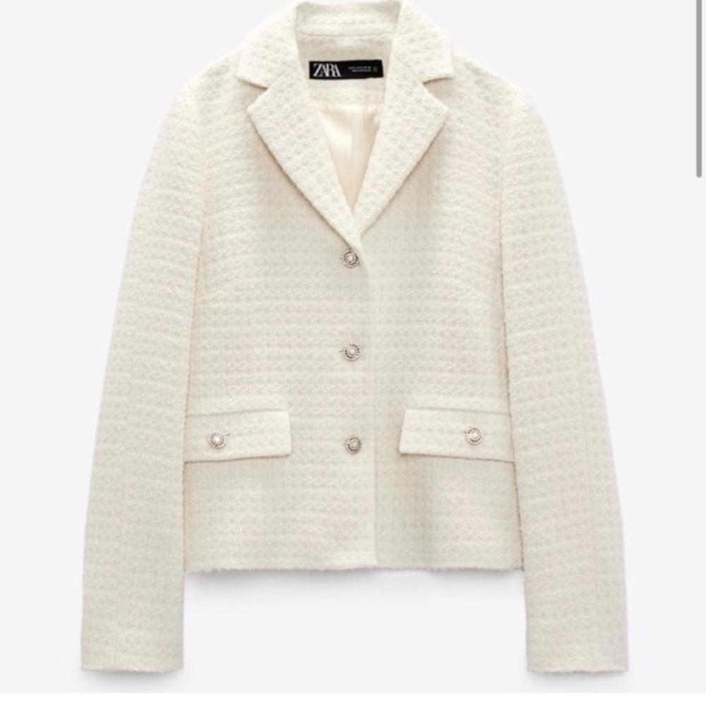 Zara Cream Blazer with Notched Lapel and Tailored Fit